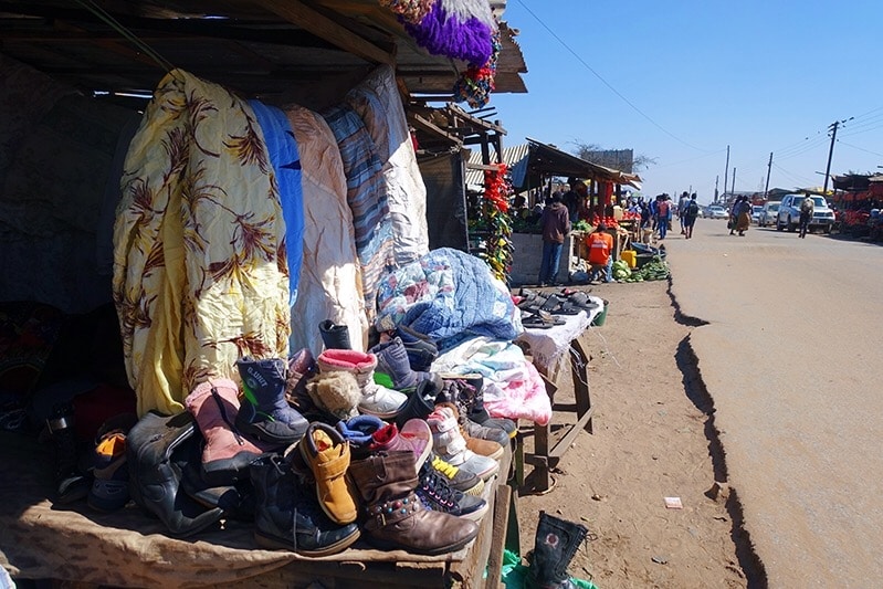 Sloppenwijken Lusaka, lusaka zambia, zambia, lusaka, plan nederland, cycle for plan, cycle for plan zambia, bezoek plan projecten, plan international, sloppenwijken, slumbs, slumbs zambia, slumbs lusaka,
