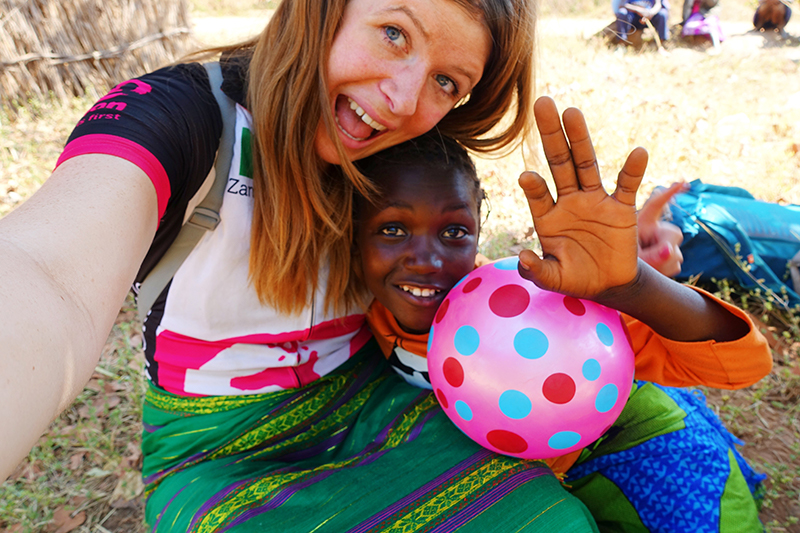cycle for plan, plan nederland, plan international, ontmoeting sponsorkindje, fietsen door zambia, zambia, afrika, africa, fietsen door afrika, cycling,