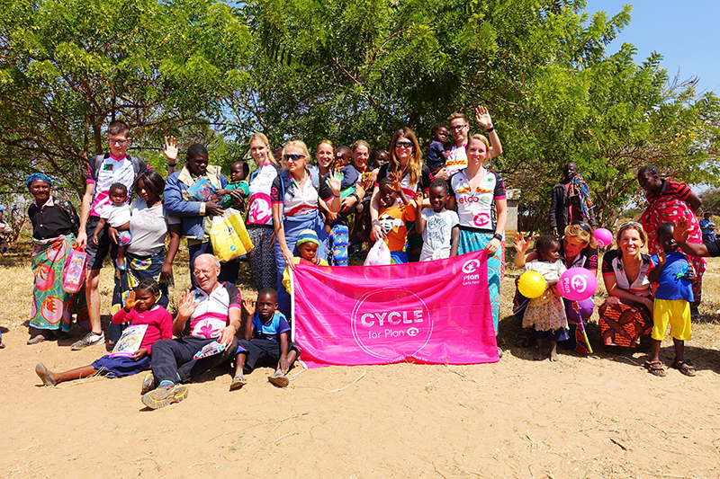 cycle for plan, plan nederland, plan international, ontmoeting sponsorkindje, fietsen door zambia, zambia, afrika, africa, fietsen door afrika, cycling,
