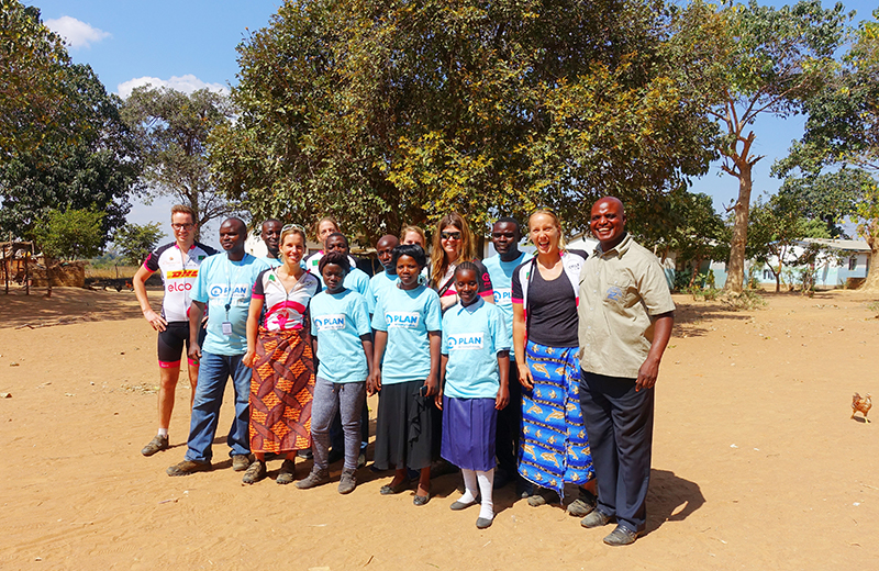 cycle for plan, plan nederland, plan international, ontmoeting sponsorkindje, fietsen door zambia, zambia, afrika, africa, fietsen door afrika, cycling,