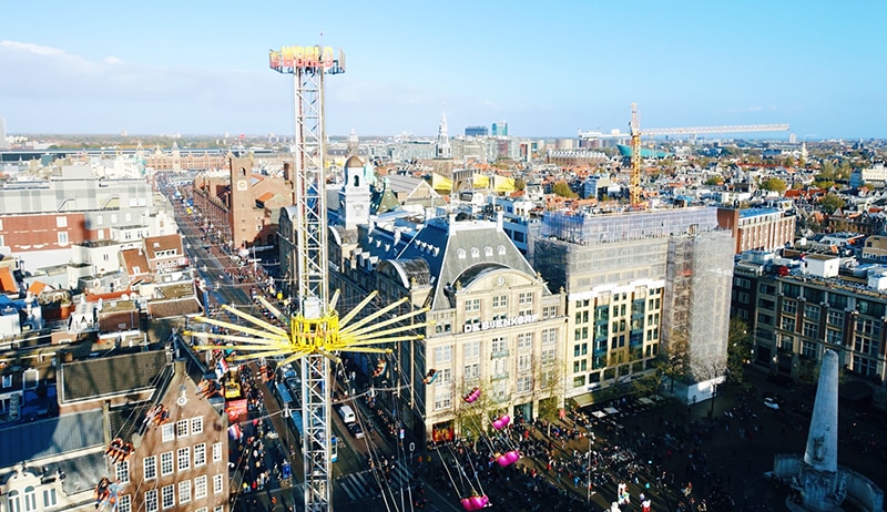 kermis amsterdam, amsterdam kermis, kermis dam amsterdam, zweefmolen in amsterdam, around the world zweefmolen, dagje uit in nederland, dagje uit in eigen land,