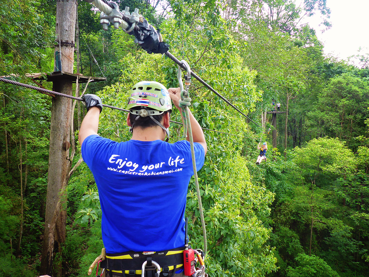 ziplinen door de jungle, Eagle track, eagle track zipline, eagle track thailand, eagle track zipline thailand, chiang mai, wat te doen in chiang mai, thailand, ziplinen, zipline, avontuur, bucket list